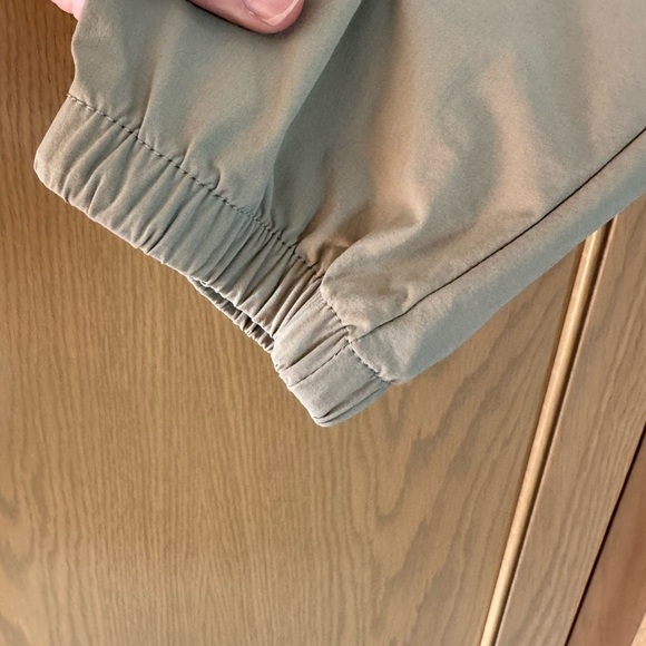 Everlane Performance Wear Jogger Legging Elastic Waist and Ankle / medium - Picture 3 of 11